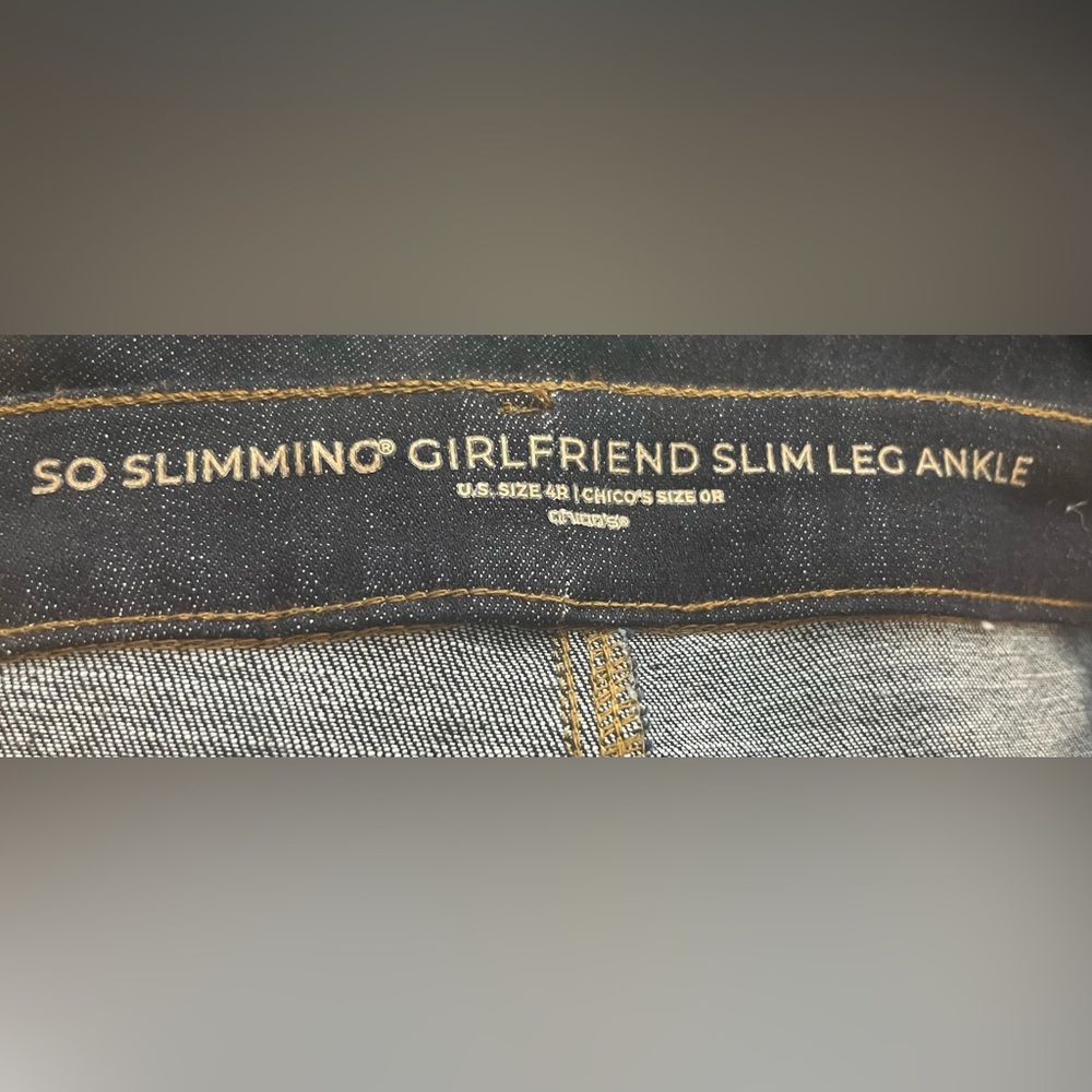 Chicos Size 0 (Size 4) So Slimming Girlfriend Slim Leg Ankle Jeans - Picture 3 of 5